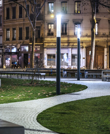 2 lampadaires LED place Guichard Lyon